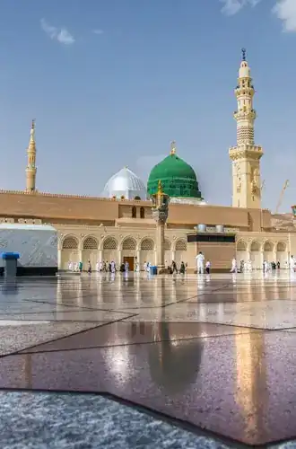 Pilgrims gathered at Masjid Nabawi
